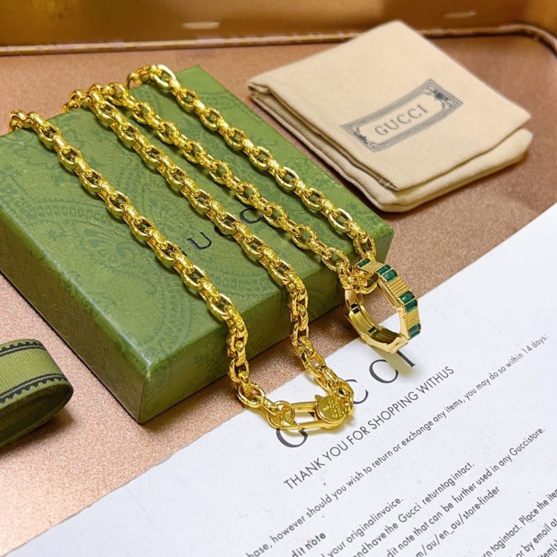 G*u*i necklaces